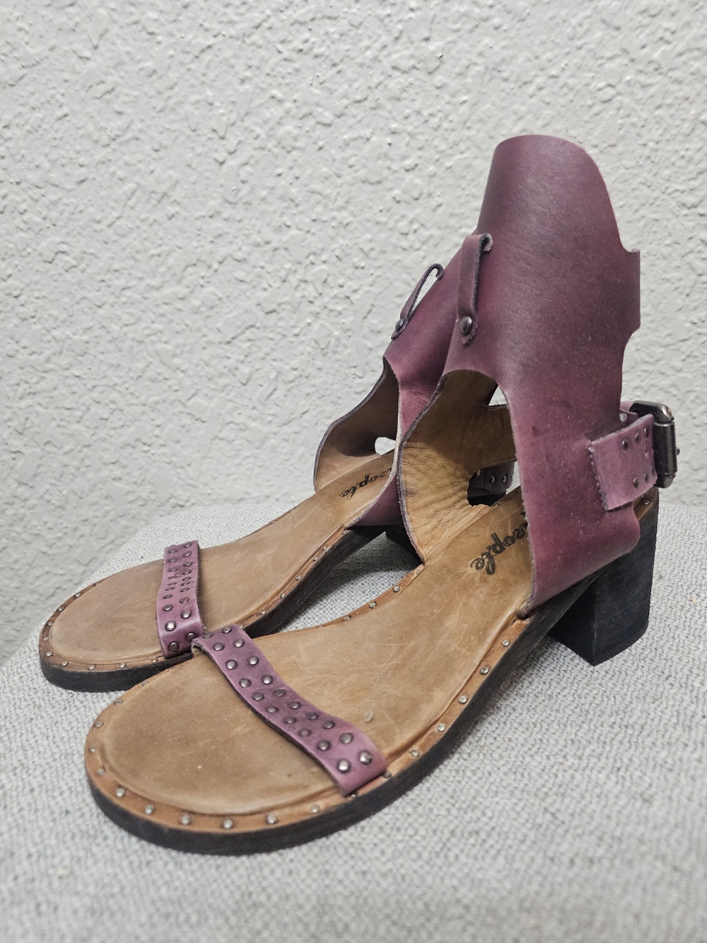 Free People Happiness Heeled Sandals EU 39 Purple Leather AS IS Missing Strap